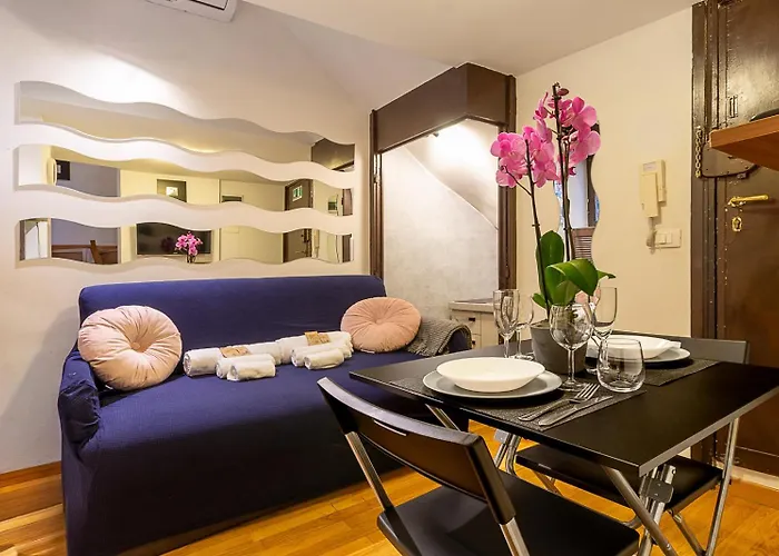 Piazza Navona Apartment *